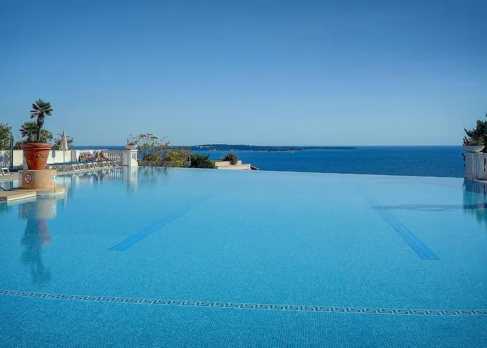 Immogroom - 2 Rooms - Renovated - Pool - Parking - Air Conditioning -